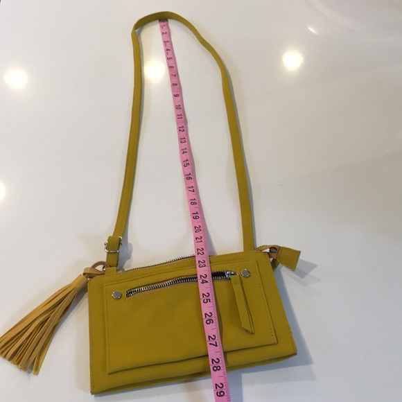 ✅ SOLD Yellow Crossbody Purse (Adjustable Strap) Pleather - Picture 9 of 12